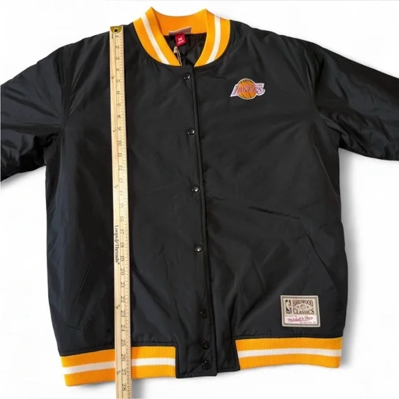 Men’s Mitchell & Ness Black and Yellow Los Angeles Lakers Puffer Jacket - Picture 4 of 8